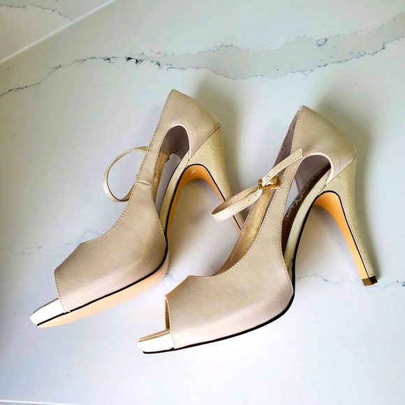 Jen+Kim. Satin material. NWB high heels shoes. Dust bag - Picture 7 of 9